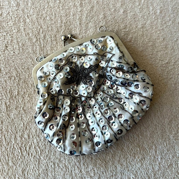Vintage 1950s Sequin Beaded Clutch - Picture 3 of 14